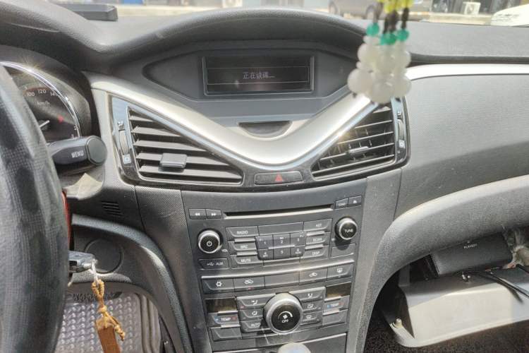 Used Bestune B70 2014 2.0L automatic comfort version Audio And AC Panel