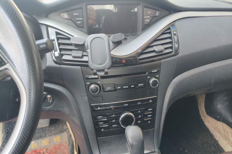 Used Bestune B70 2014 2.0L automatic comfort version Audio And AC Panel