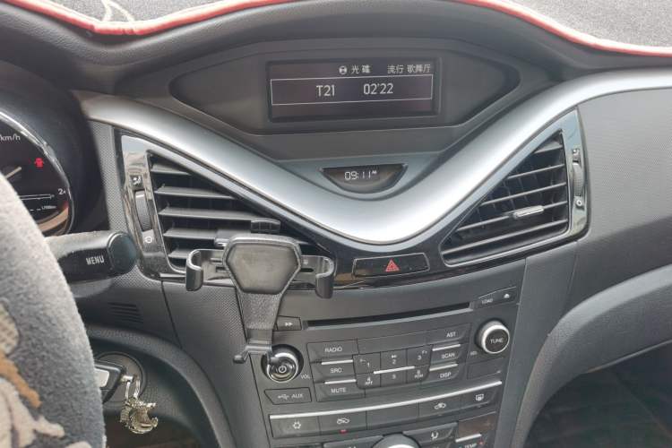 Used Bestune B70 2014 2.0L manual luxury version Audio And AC Panel