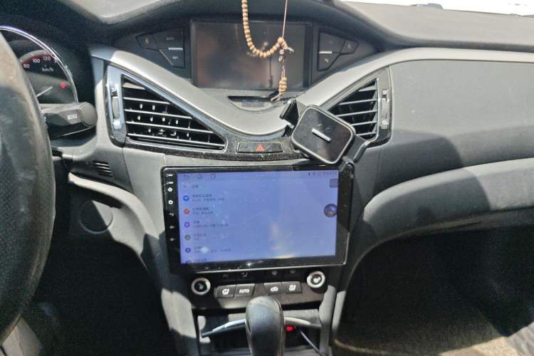 Used Bestune B70 2014 2.0L automatic comfort version Audio And AC Panel