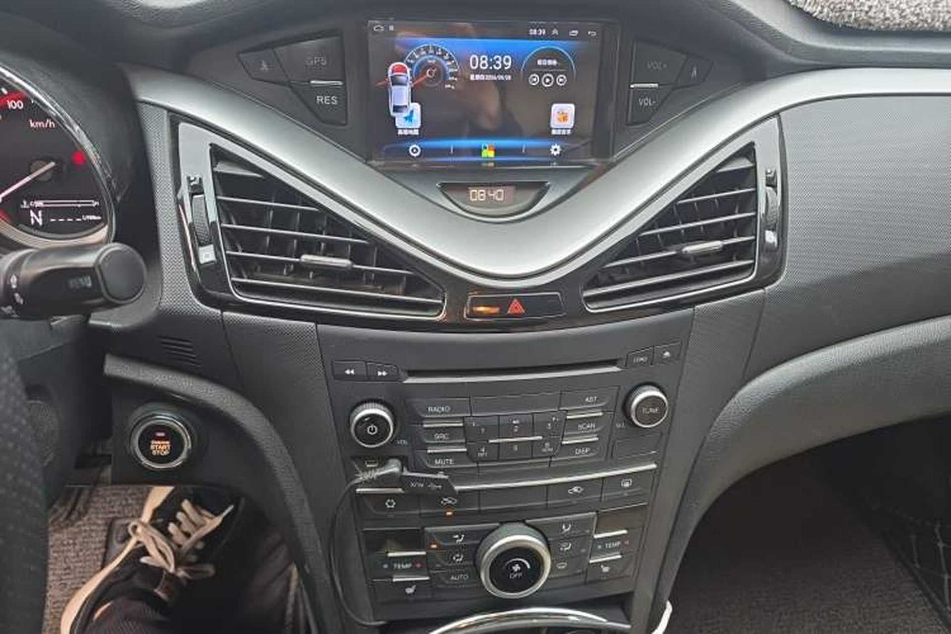Used Bestune B70 2014 2.0L automatic luxury version Audio And AC Panel