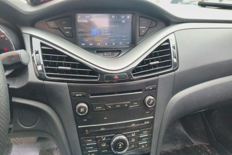 Used Bestune B70 2014 2.0L automatic comfort version Audio And AC Panel
