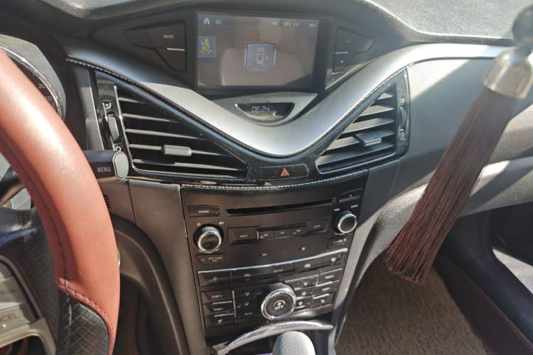 Used Bestune B70 2014 2.0L automatic luxury version Audio And AC Panel