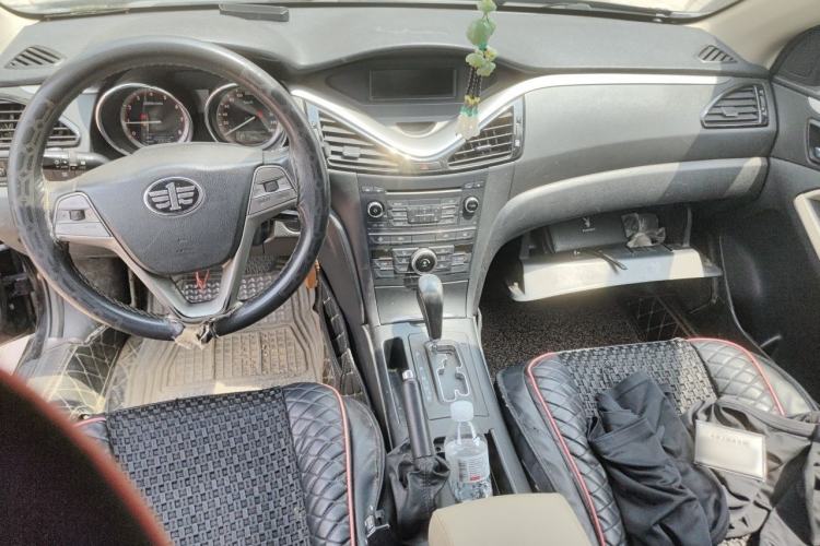 Used Bestune B70 2014 2.0L automatic comfort version Center Console