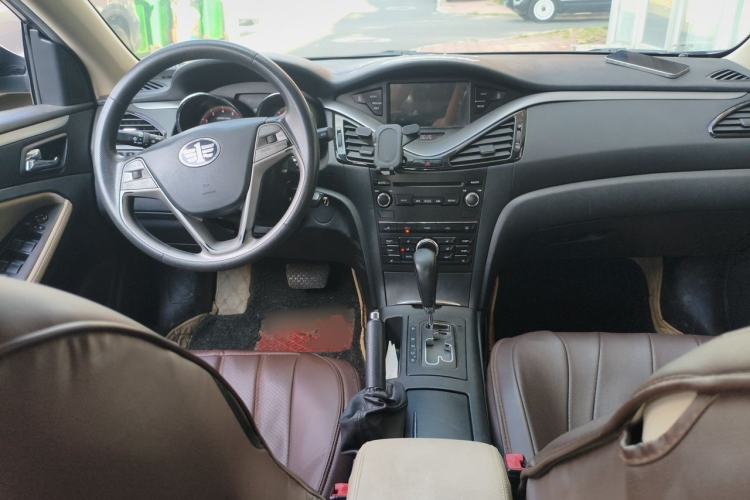 Used Bestune B70 2014 2.0L automatic comfort version Center Console