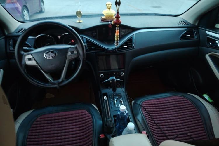Used Bestune B70 2014 2.0L automatic luxury version Center Console