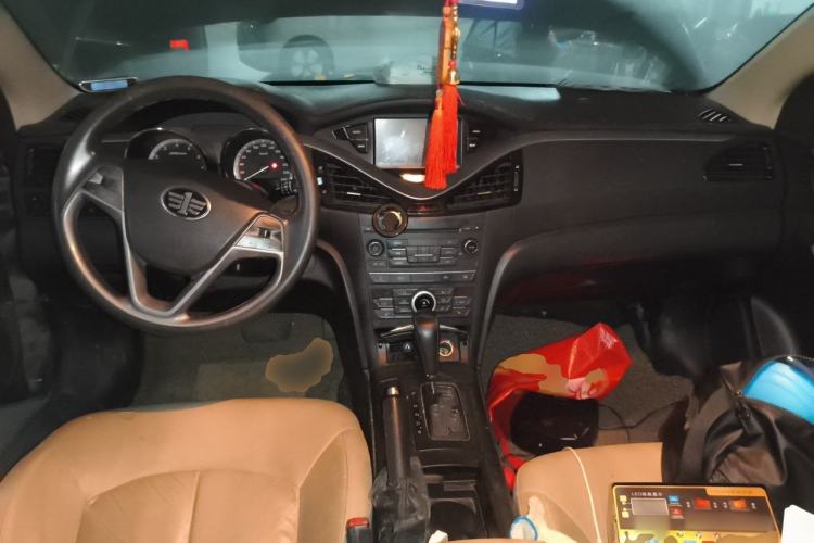 Used Bestune B70 2014 2.0L automatic luxury version Center Console