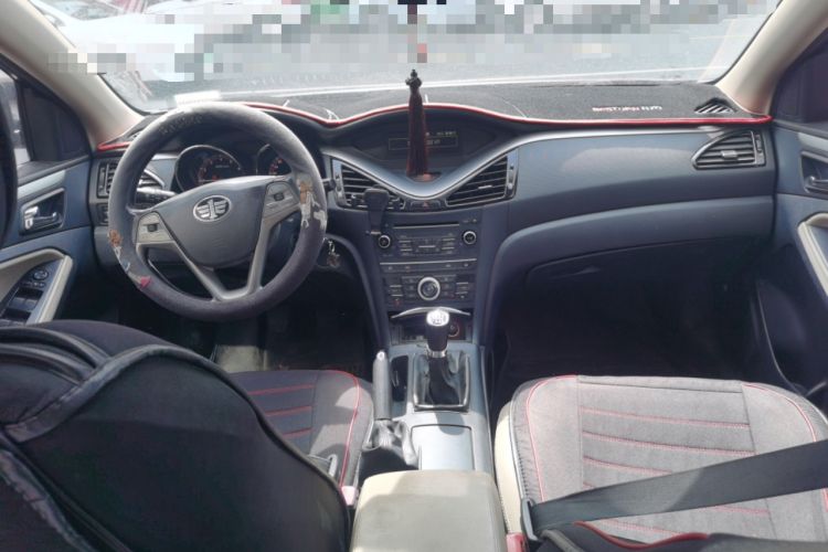 Used Bestune B70 2014 2.0L manual luxury version Center Console