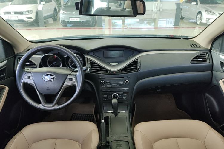 Used Bestune B70 2014 2.0L automatic luxury version Center Console
