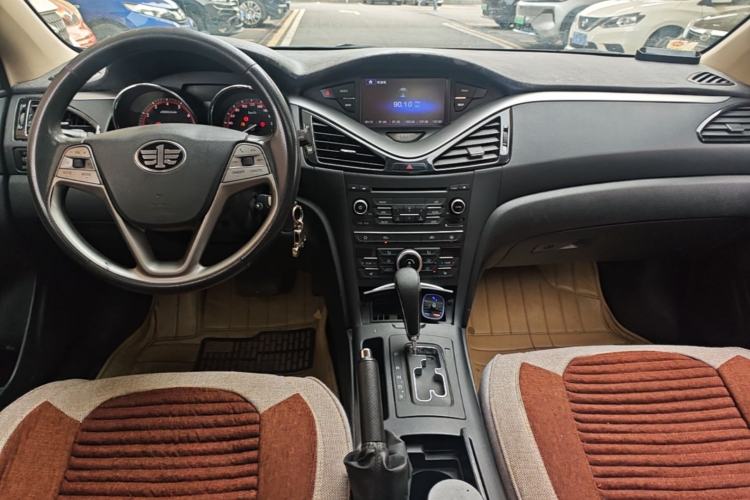 Used Bestune B70 2014 2.0L automatic luxury version Center Console