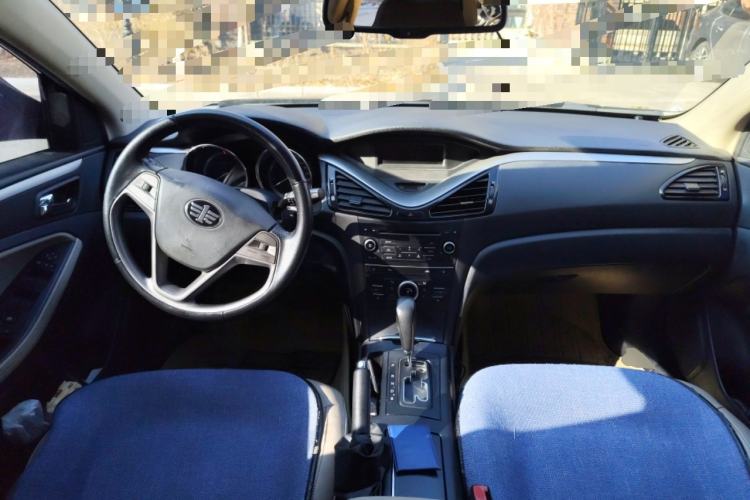 Used Bestune B70 2014 2.0L automatic luxury version Center Console