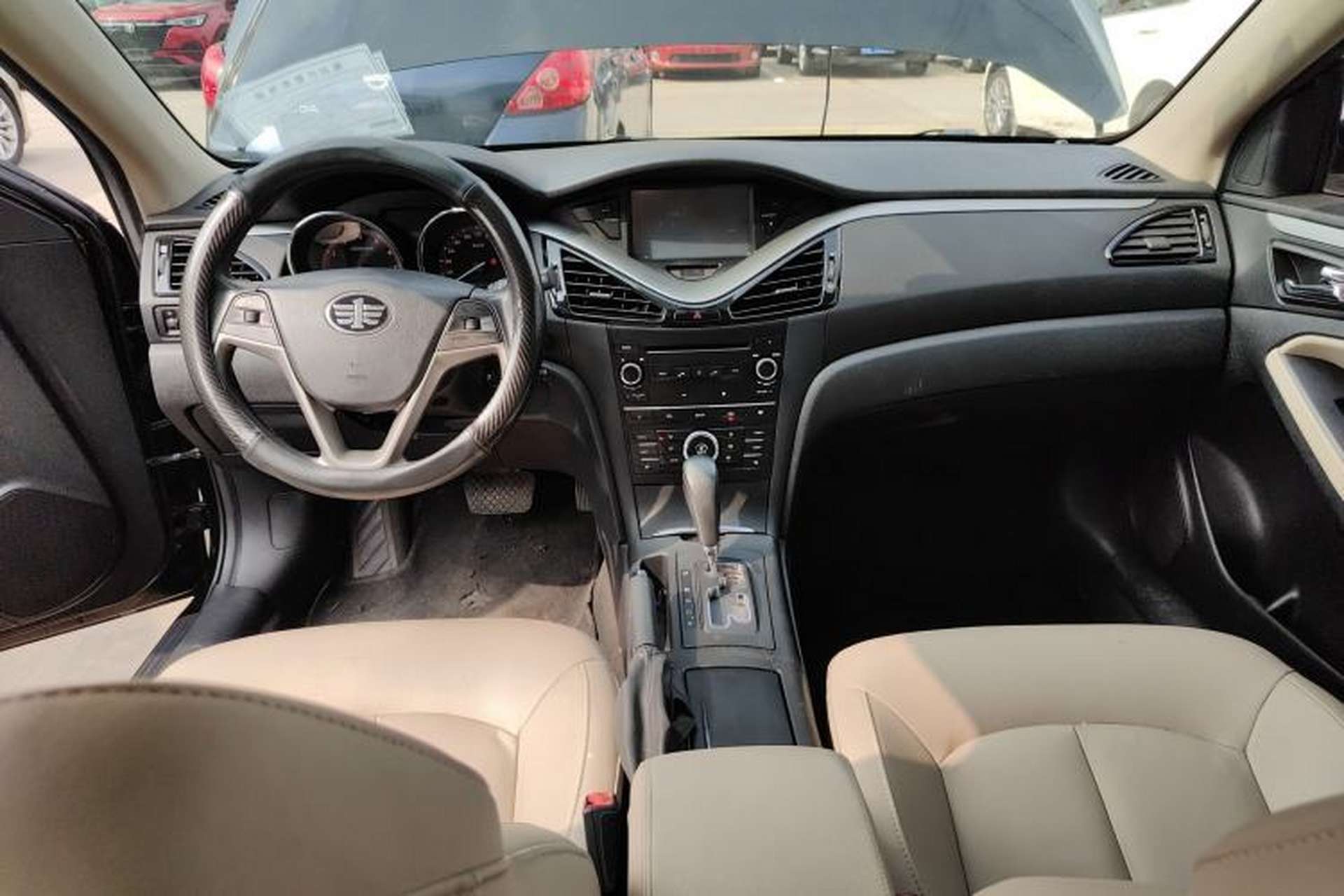 Used Bestune B70 2014 2.0L automatic luxury version Center Console