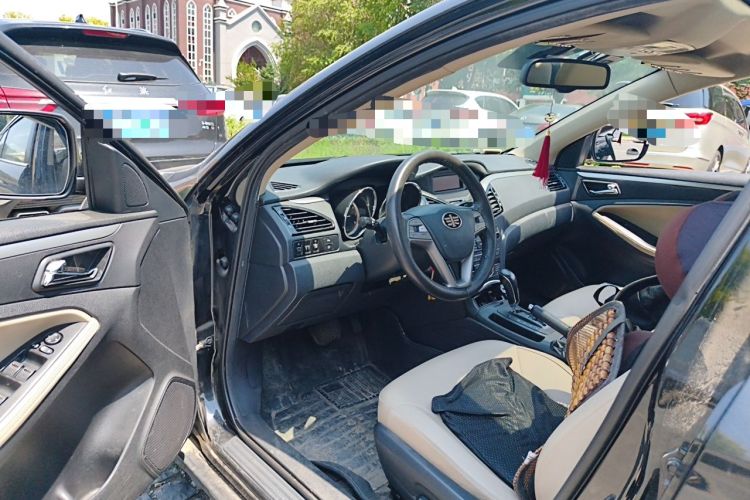Used Bestune B70 2014 2.0L automatic luxury version Driver Seat