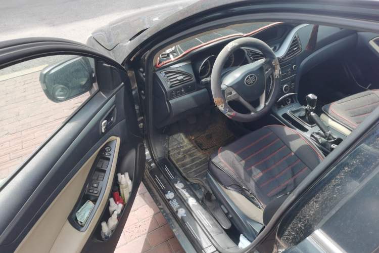 Used Bestune B70 2014 2.0L manual luxury version Driver Seat
