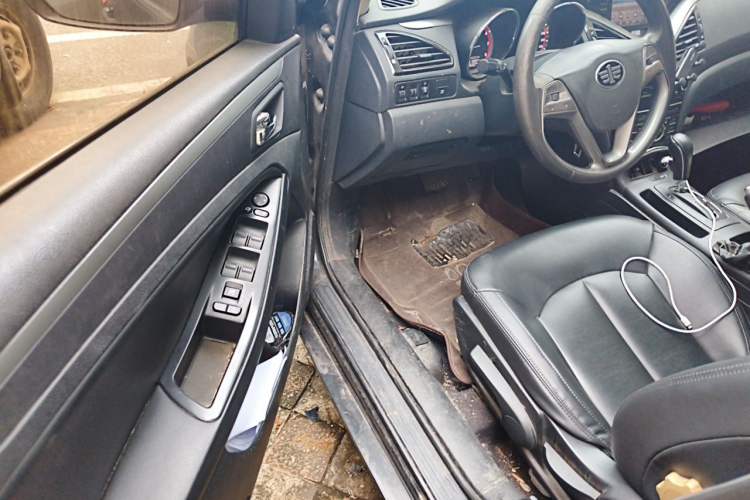 Used Bestune B70 2014 2.0L automatic comfort version Driver Seat