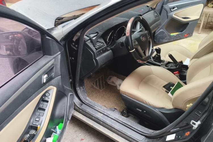 Used Bestune B70 2014 2.0L manual luxury version Driver Seat