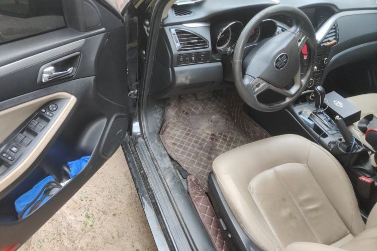 Used Bestune B70 2014 2.0L automatic luxury version Driver Seat