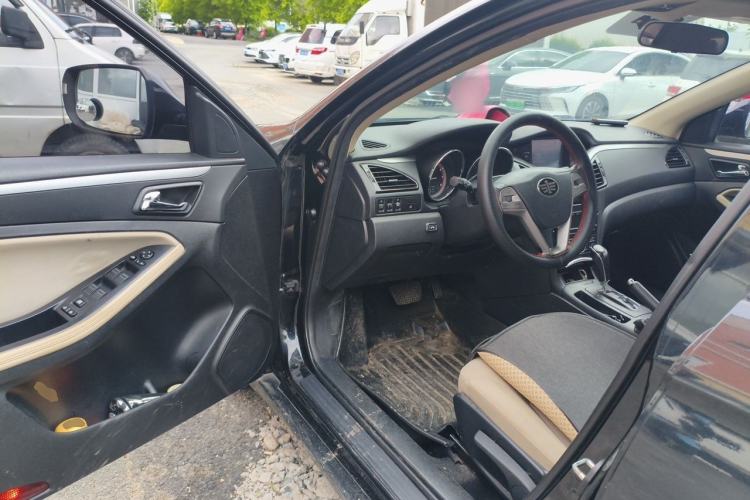 Used Bestune B70 2014 2.0L automatic comfort version Driver Seat