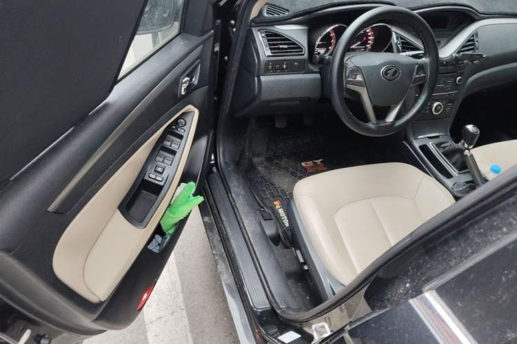 Used Bestune B70 2014 2.0L manual luxury version Driver Seat