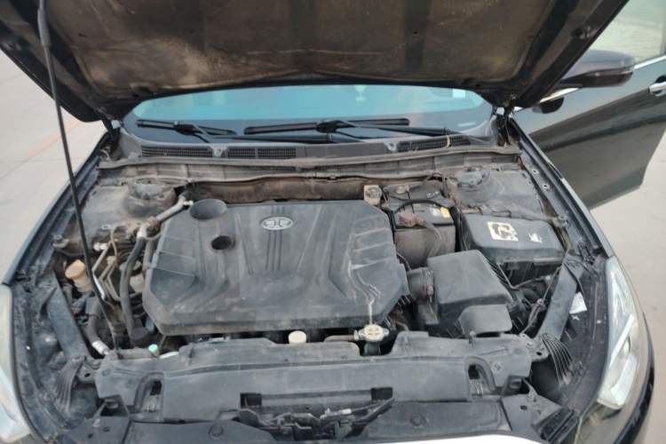 Used Bestune B70 2014 2.0L automatic luxury version Engine Bay