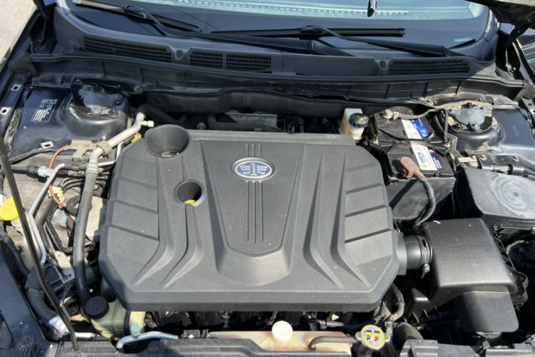 Used Bestune B70 2014 2.0L automatic luxury version Engine Bay