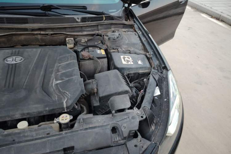 Used Bestune B70 2014 2.0L automatic luxury version Engine Bay Left