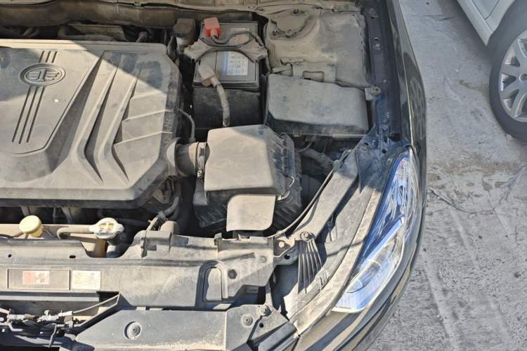 Used Bestune B70 2014 2.0L automatic luxury version Engine Bay Left