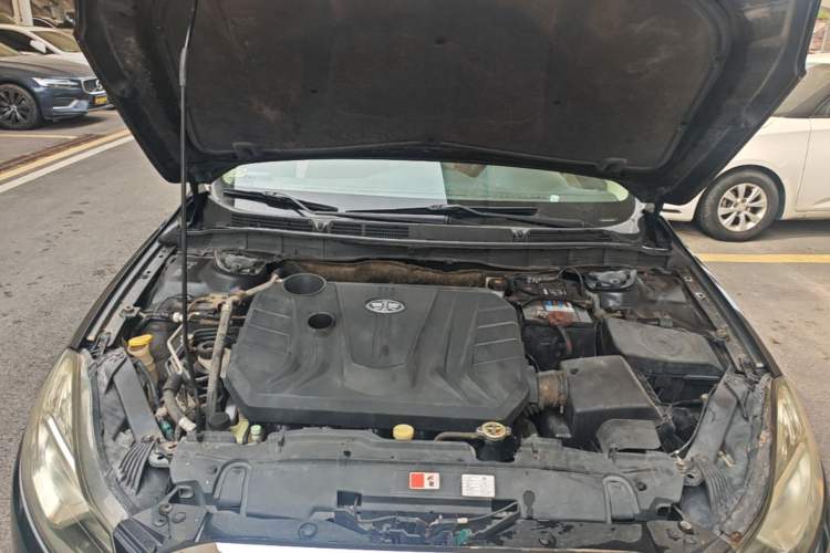 Used Bestune B70 2014 2.0L automatic luxury version Engine Bay