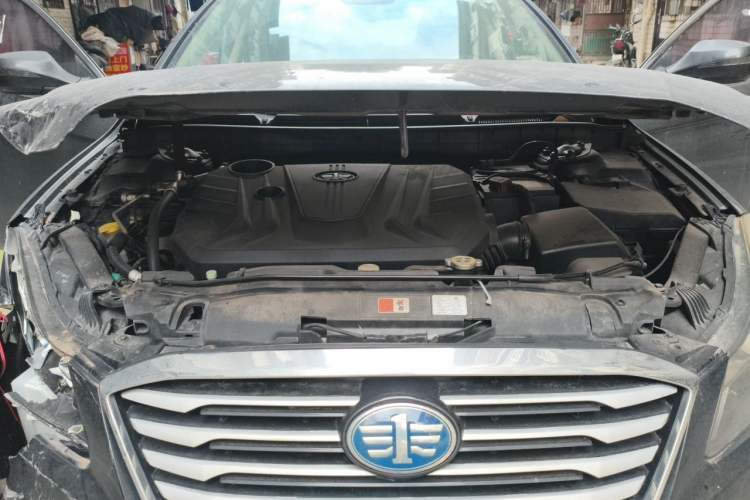 Used Bestune B70 2014 2.0L manual luxury version Engine Bay