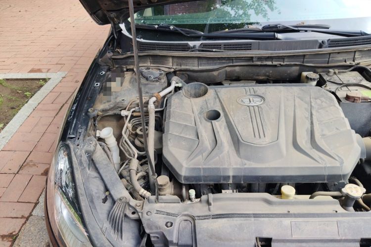 Used Bestune B70 2014 2.0L automatic comfort version Engine Bay Right
