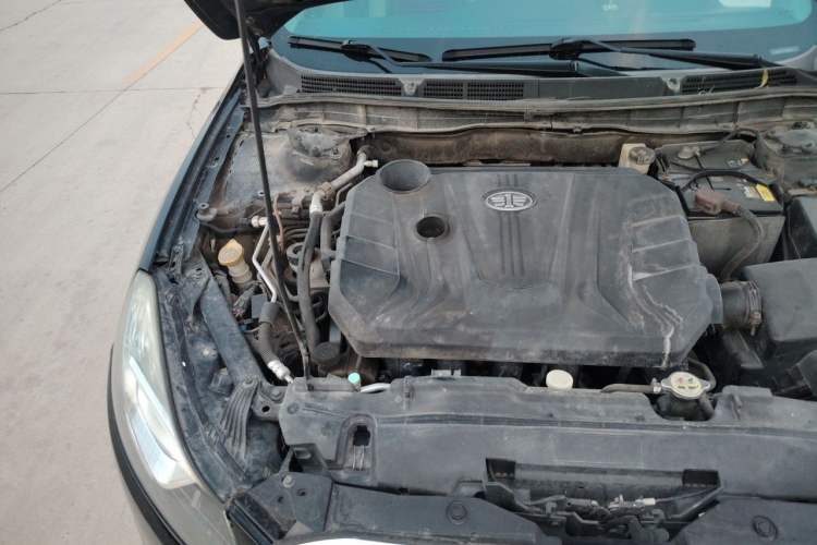 Used Bestune B70 2014 2.0L automatic luxury version Engine Bay Right