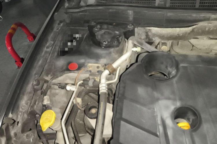 Used Bestune B70 2014 2.0L automatic luxury version Engine Bay Right