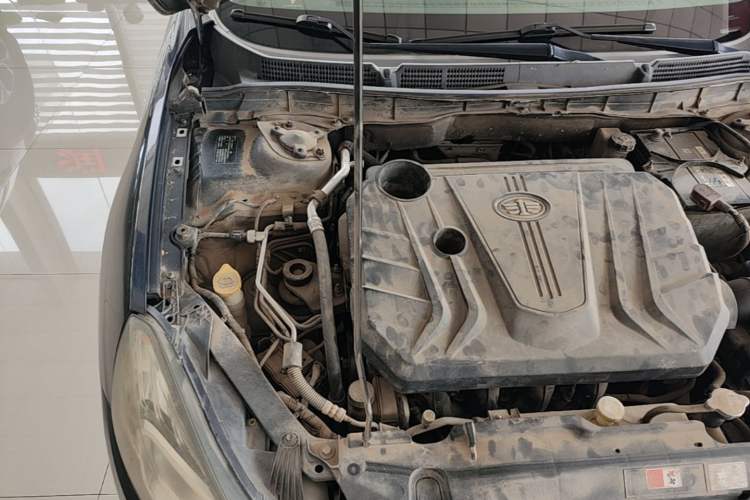Used Bestune B70 2014 2.0L automatic luxury version Engine Bay Right