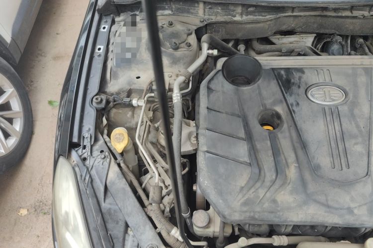 Used Bestune B70 2014 2.0L automatic luxury version Engine Bay Right