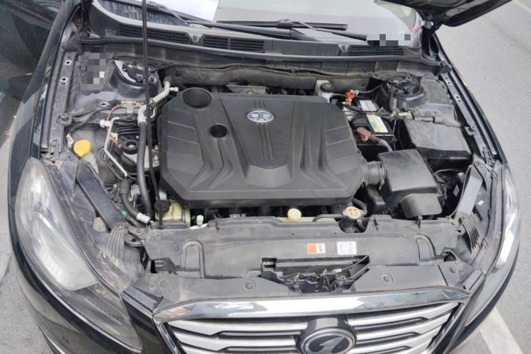 Used Bestune B70 2014 2.0L manual luxury version Engine Bay
