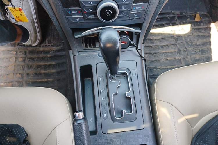 Used Bestune B70 2014 2.0L automatic luxury version Gear Lever