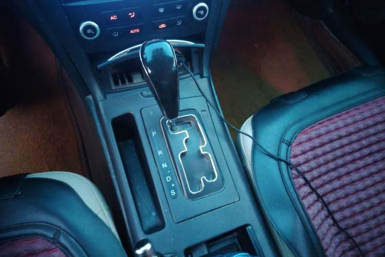Used Bestune B70 2014 2.0L automatic luxury version Gear Lever