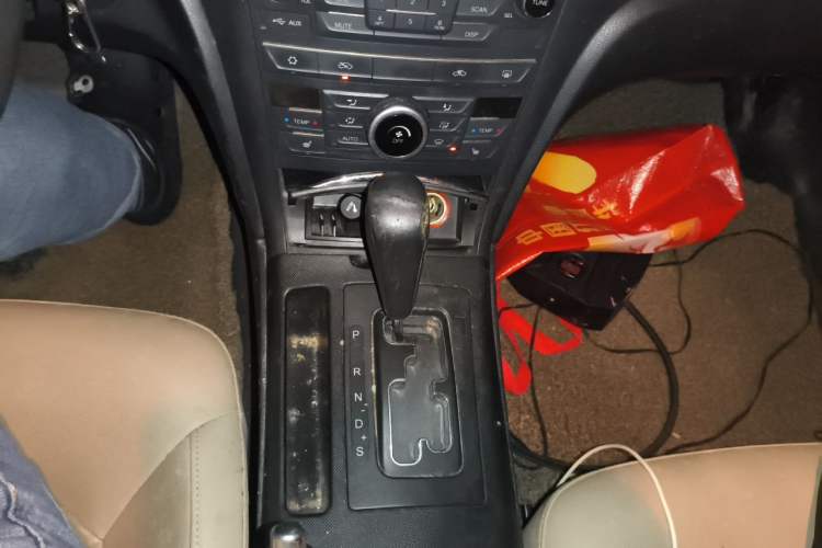 Used Bestune B70 2014 2.0L automatic luxury version Gear Lever