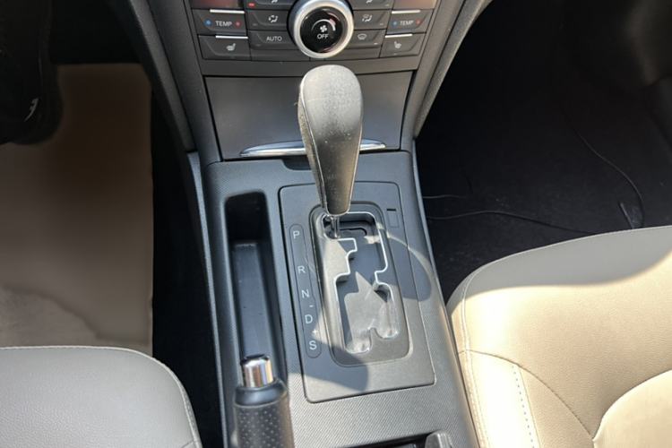 Used Bestune B70 2014 2.0L automatic luxury version Gear Lever