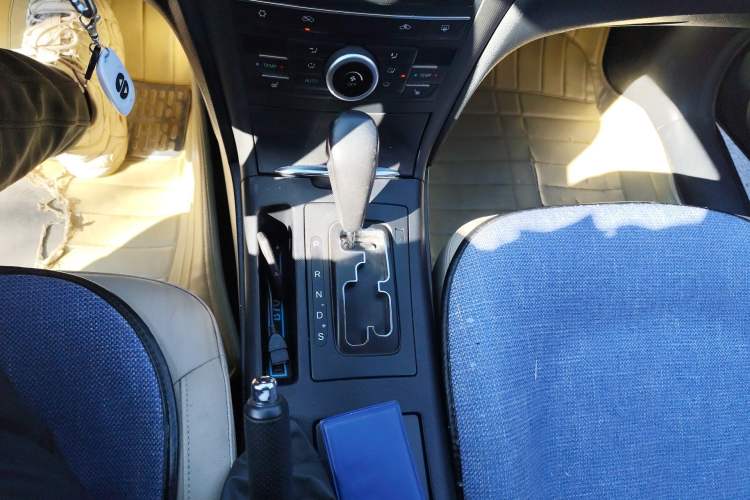 Used Bestune B70 2014 2.0L automatic luxury version Gear Lever