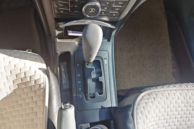 Used Bestune B70 2014 2.0L automatic luxury version Gear Lever