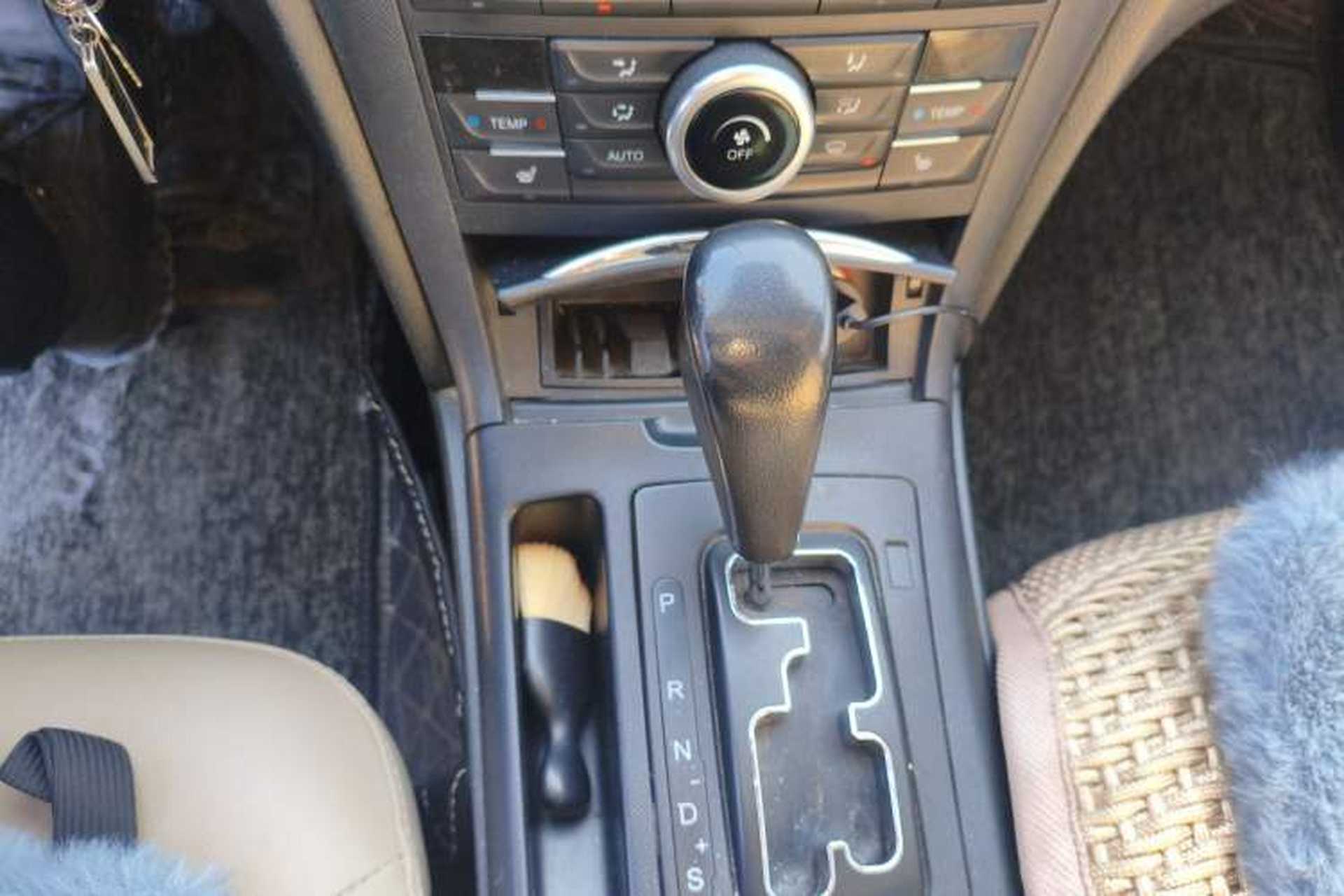 Used Bestune B70 2014 2.0L automatic luxury version Gear Lever