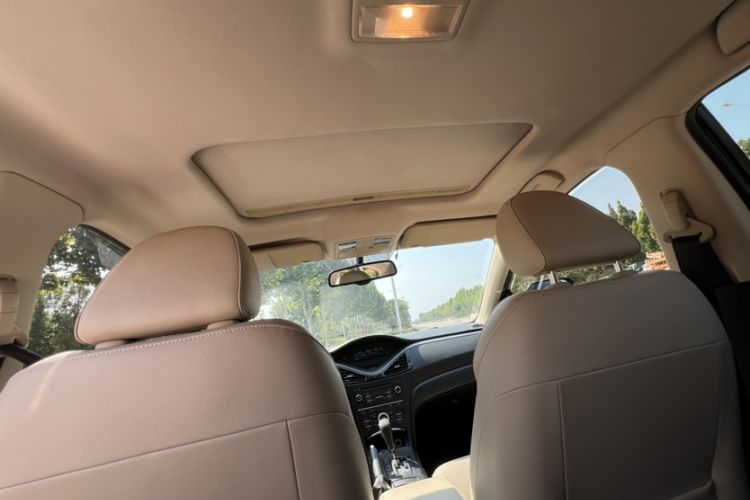 Used Bestune B70 2014 2.0L automatic luxury version Headliner