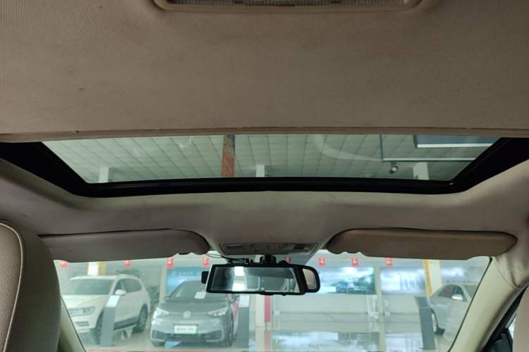 Used Bestune B70 2014 2.0L automatic luxury version Headliner