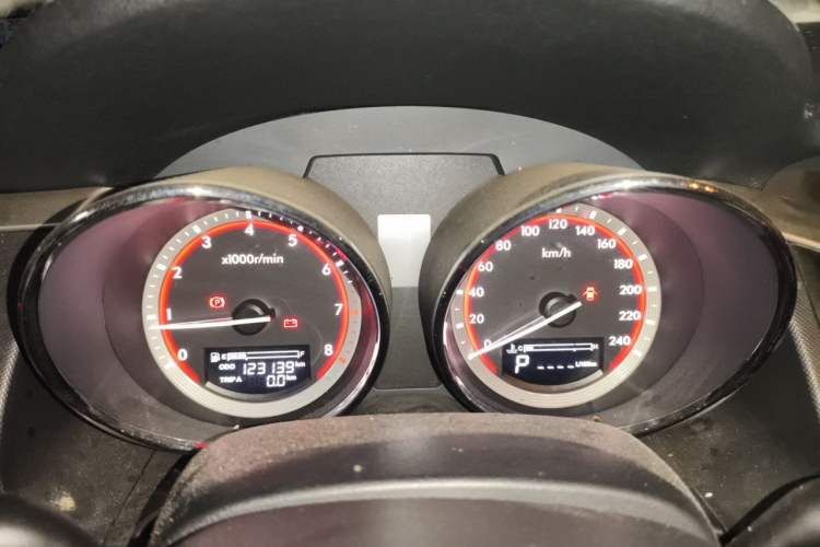 Used Bestune B70 2014 2.0L automatic luxury version Instrument Cluster