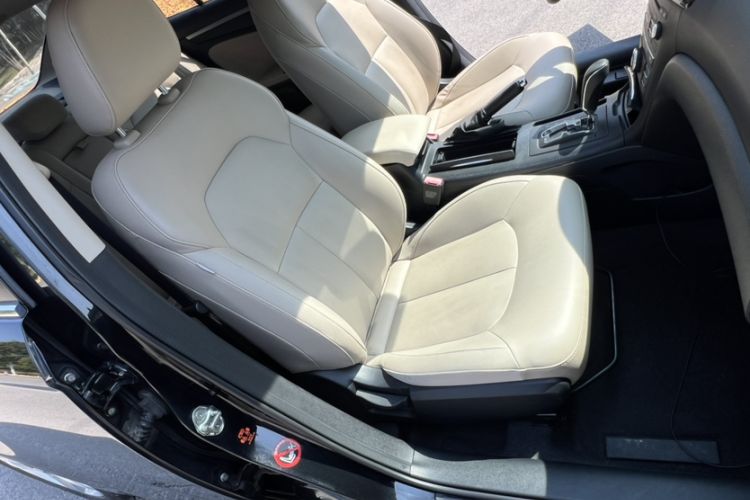 Used Bestune B70 2014 2.0L automatic luxury version Interior 1