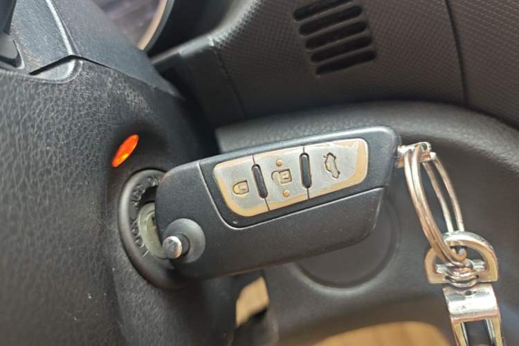 Used Bestune B70 2014 2.0L automatic luxury version Interior 1