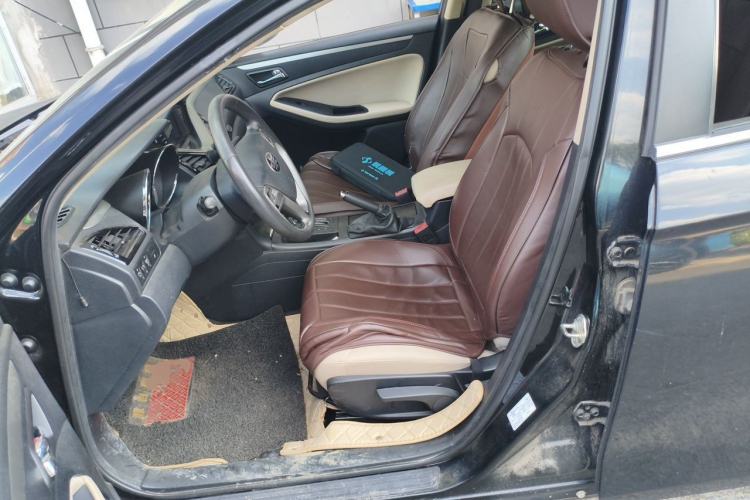 Used Bestune B70 2014 2.0L automatic comfort version Left Front Seat