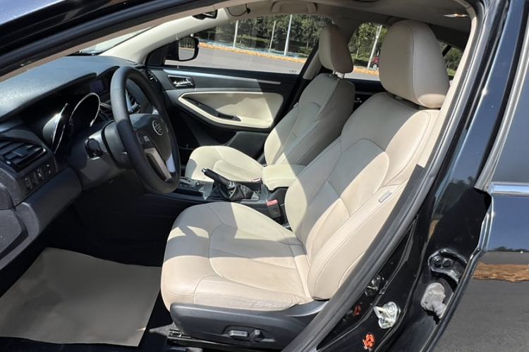 Used Bestune B70 2014 2.0L automatic luxury version Left Front Seat