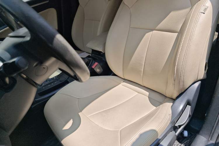 Used Bestune B70 2014 2.0L automatic comfort version Left Front Seat